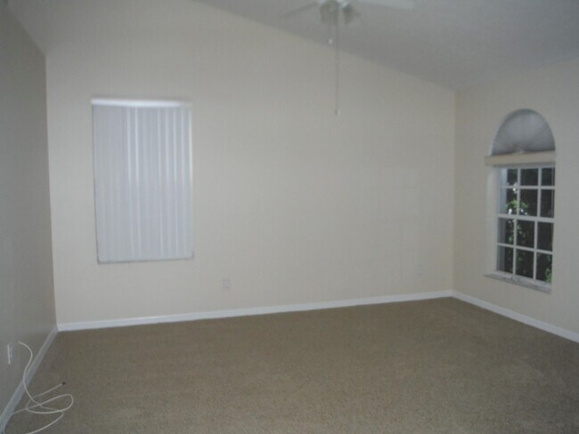 Building Photo - 9810 La Rita Pl