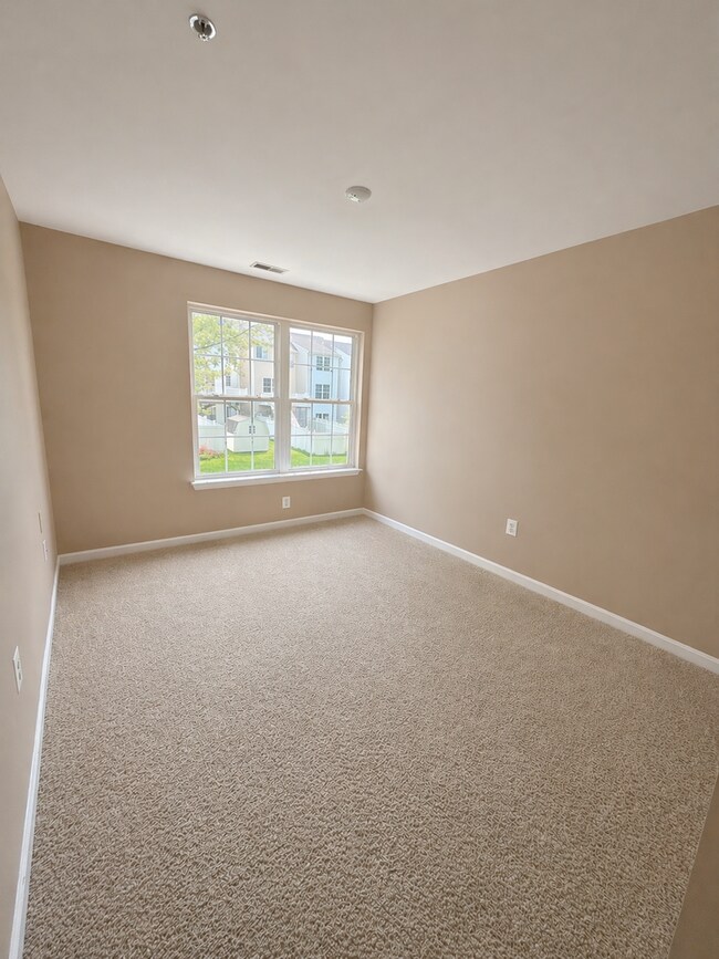 Building Photo - 1411 Bonnett Pl