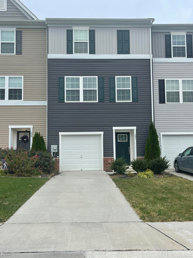 243 Magellan Dr, Martinsburg, WV 25404 Townhome Rentals in