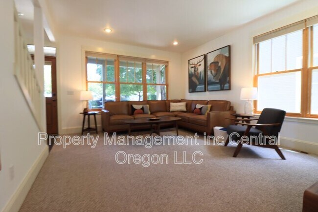 Foto del edificio - 577 W Jefferson Ave