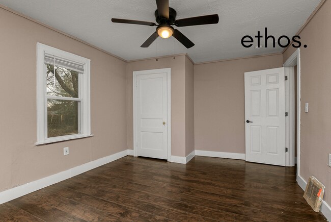 Building Photo - Cosmetic Remodel Close to MSU!