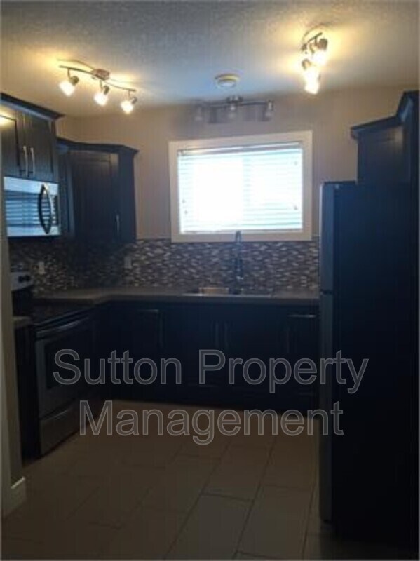 Photo du bâtiment - 7414-7114 StreetUnit AKey 73