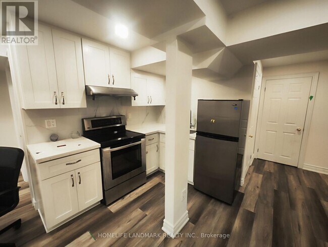 Building Photo - 5 Southvale Dr