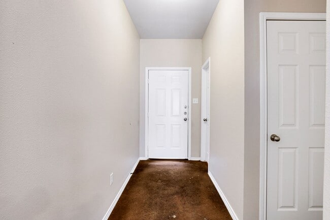 Building Photo - ***APPLICATION CURRENTLY UNDER REVIEW***MO...