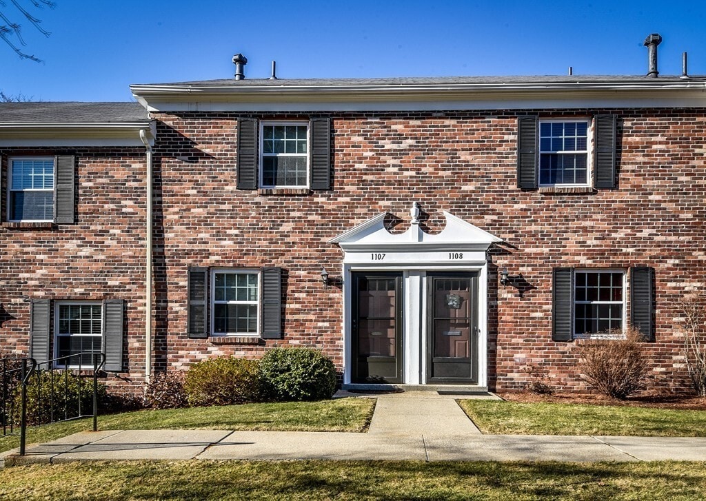 Primary Photo - 1107 Windsor Dr N