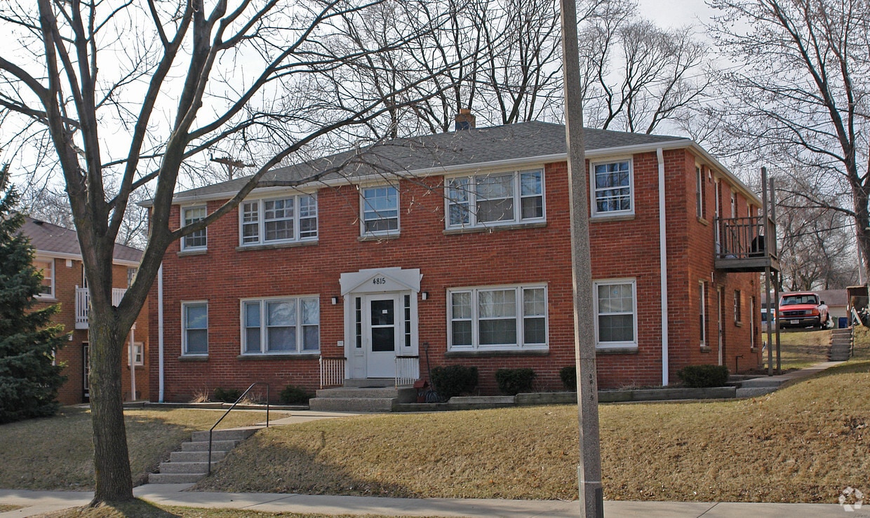 4815 W Oklahoma Ave, Milwaukee, WI 53219 Apartments in Milwaukee, WI