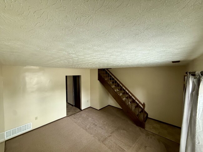 Building Photo - 5795 Pepperwood Ct