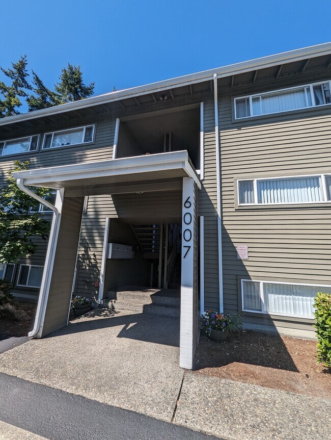 Foto del edificio - 6007 Lakeview Dr