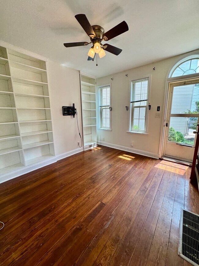 Foto del edificio - Charming 2-Bedroom Home in Fishtown/Olde R...