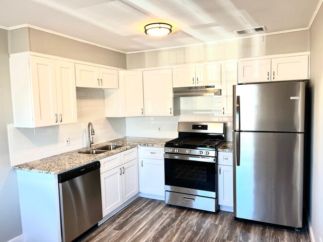 Building Photo - Sundance Apartments