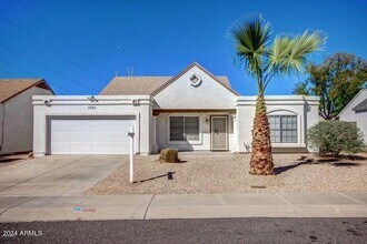 Building Photo - 1208 E Wickieup Ln