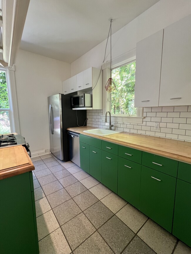 Kitchen - 4215 S Corbett Ave