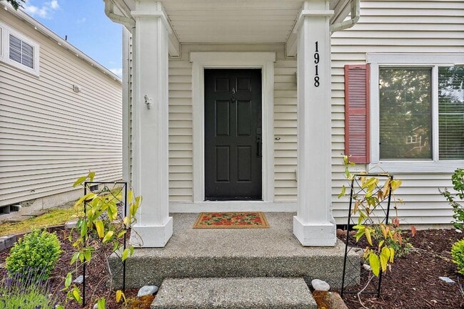 Building Photo - Cozy DuPont Home with Fenced Yard, 2-Car Garage & Minutes to JBLM!
