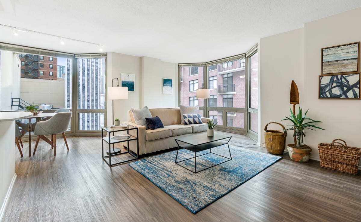 Primary Photo - 1150 N Dearborn St