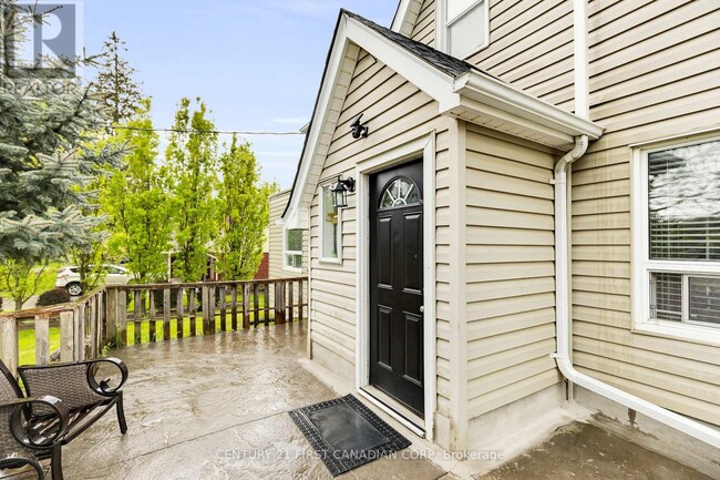 Photo du bâtiment - 2217 Wharncliffe Rd S