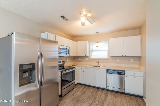 Foto del edificio - 9620 River Trail Dr