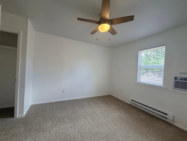 Dormitorio este - 2525 W Vermijo Ave
