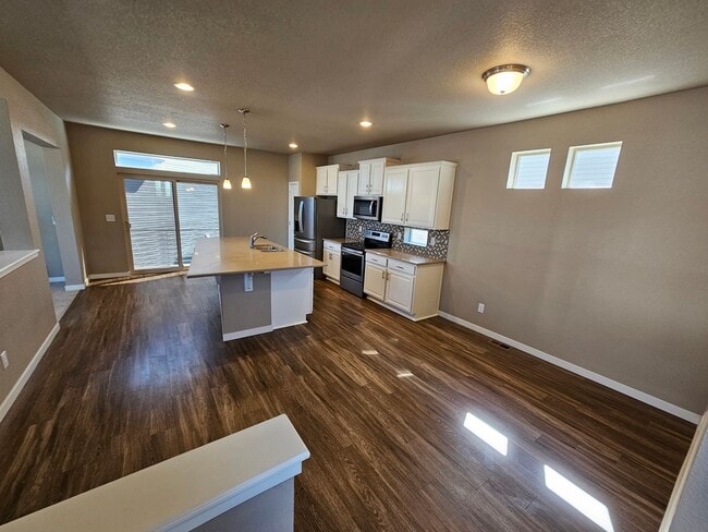 Building Photo - 3 Bed 3 bath house in Banning Lewis!