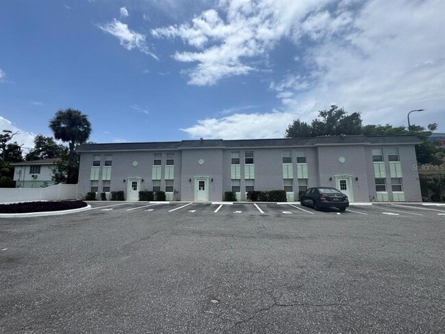 Building Photo - 113 E Smith St