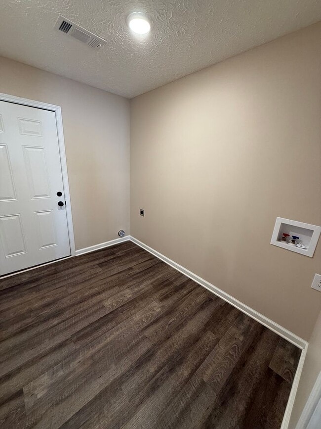 Building Photo - Nestled Tri-Plex in the Heart of Greenfield, TN