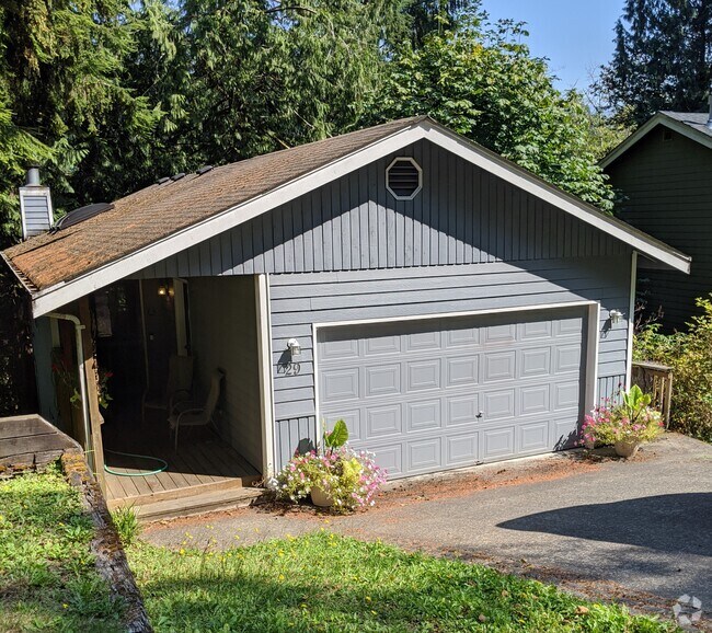 Apartments with Garages in Sudden Valley, WA 1 Rentals