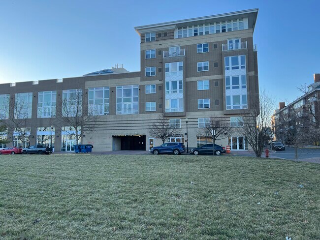 Building Photo - 358 Rector St