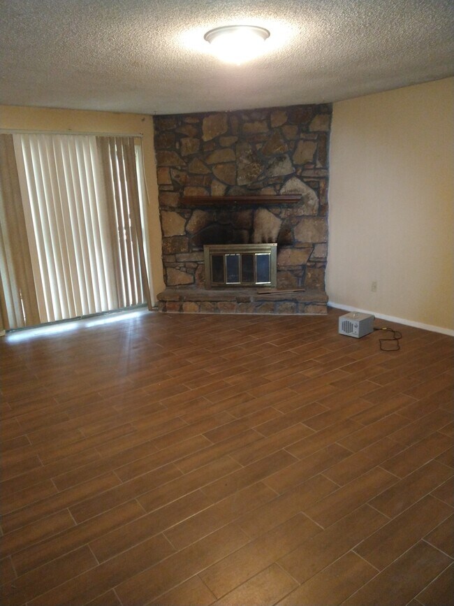 Building Photo - 3807 Walsingham Dr