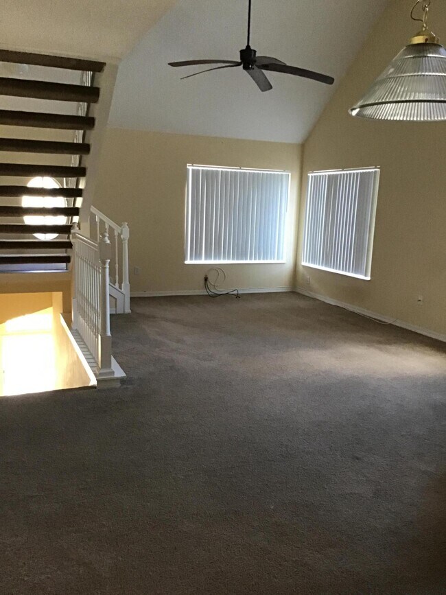 Building Photo - 1645 SE Pomeroy Street 4-2 Stuart Fl 34997