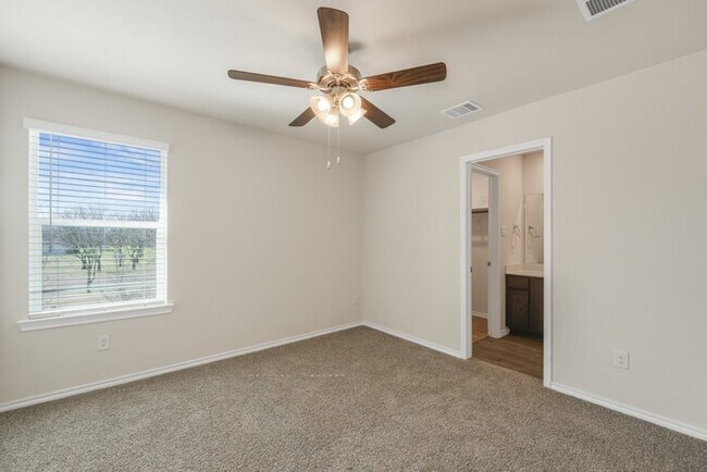 Building Photo - 322 Tall Cedar Wy