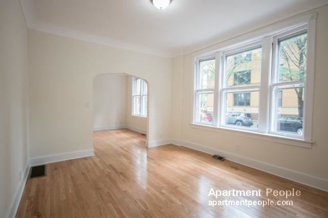 Primary Photo - 1322 N Hoyne Ave