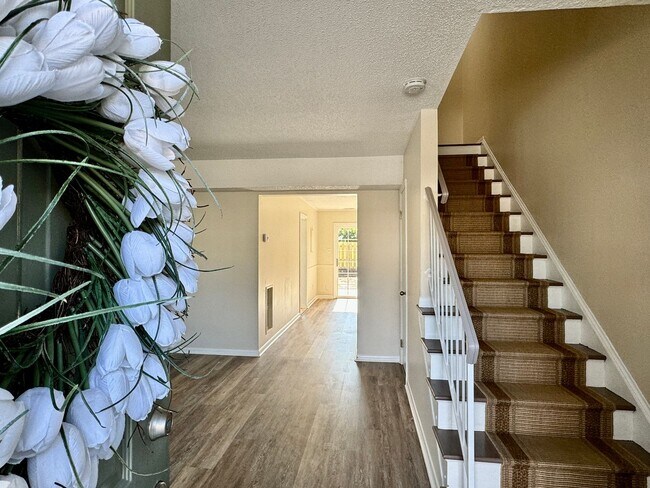 Foto del edificio - Updated 3-Bedroom Townhome 03-25-26!! Fenced yard, excellent School Zones!!