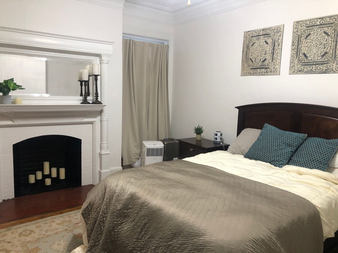 Foto del edificio - Back Bay Apt w 2 baths - H/HW Inc!  Pet Ne...