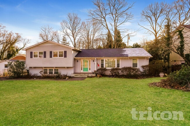 Building Photo - 3202 Northampton Dr