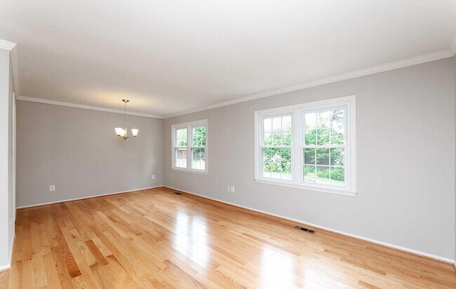 Foto del edificio - 5307 Greenough Pl