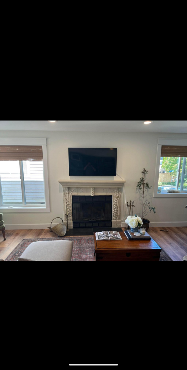 Building Photo - 3828 Beach Dr SW