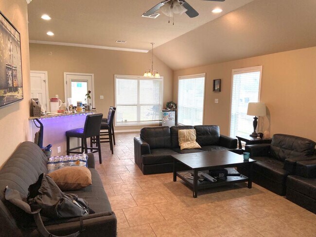 Foto del edificio - 3100 Claremont Dr