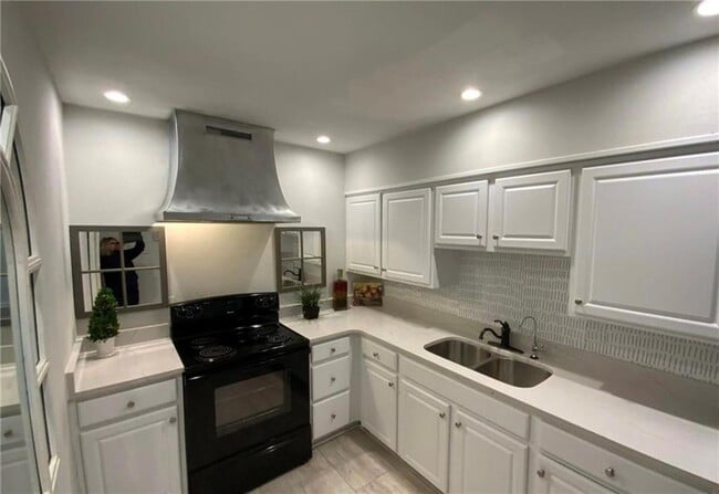 Building Photo - 3097 Colonial Way