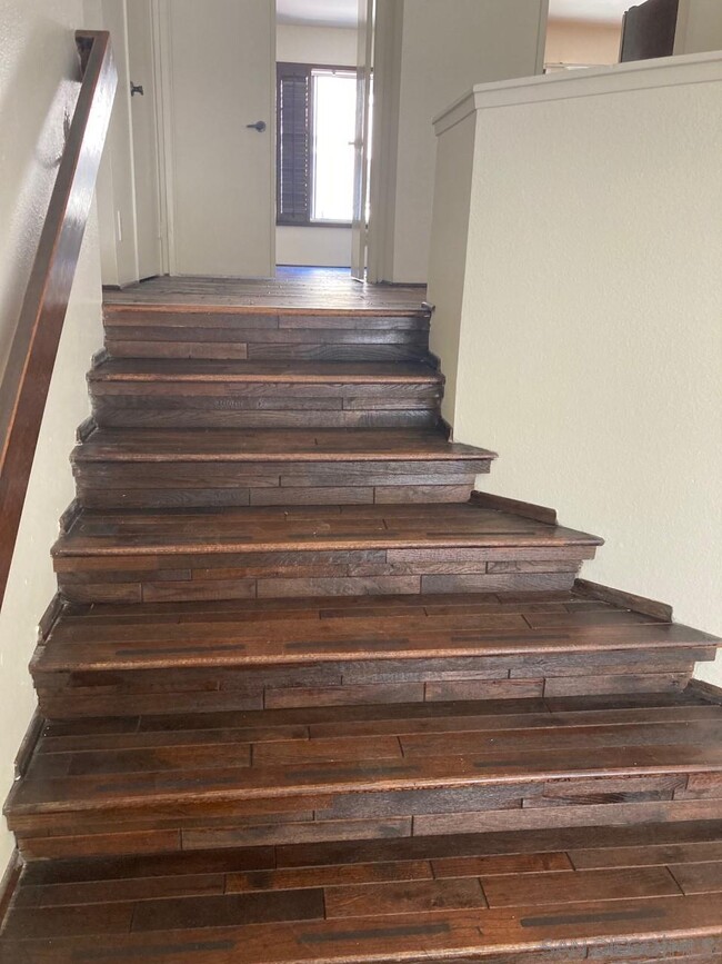 Building Photo - 3233 Caminito Eastbluff