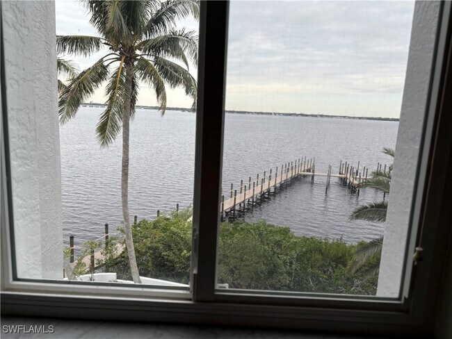 Foto del edificio - 2875 Palm Beach Blvd