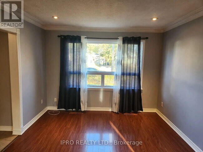 Building Photo - 115 Darlingside Dr