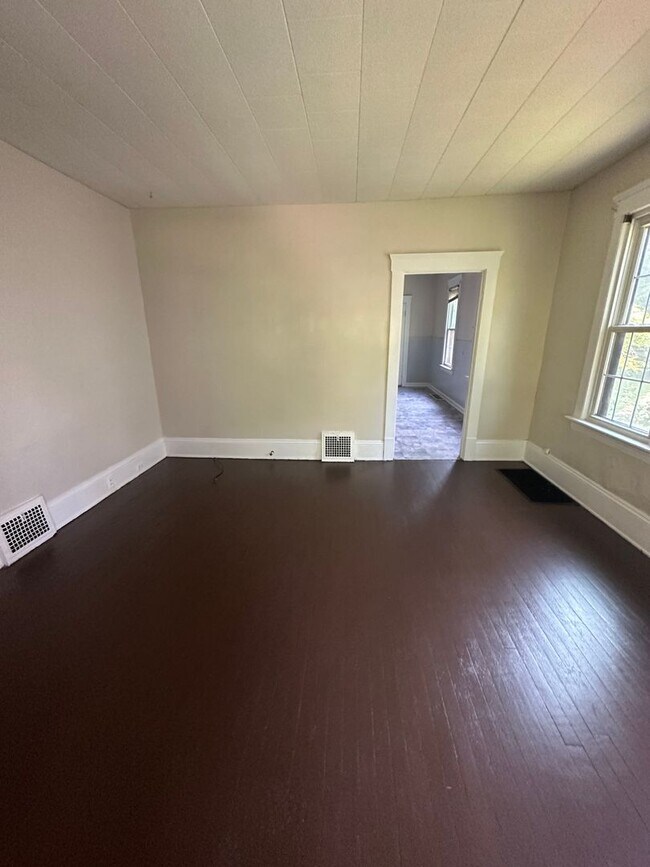 Building Photo - 3 bedroom Single - Harvard/E 55
