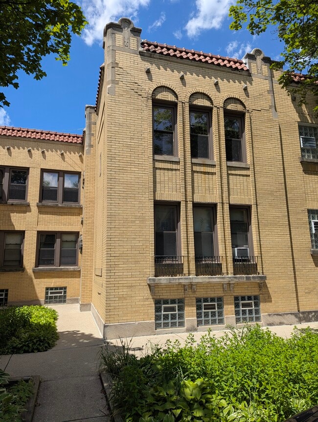 Building Photo - 3546 N Meade Ave