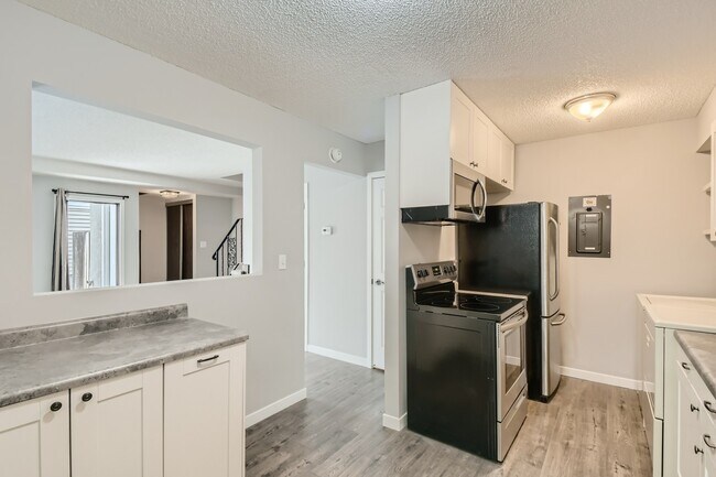Building Photo - 1127 Landmark Trail S