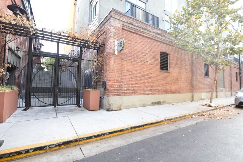 Primary Photo - 88 Bush St