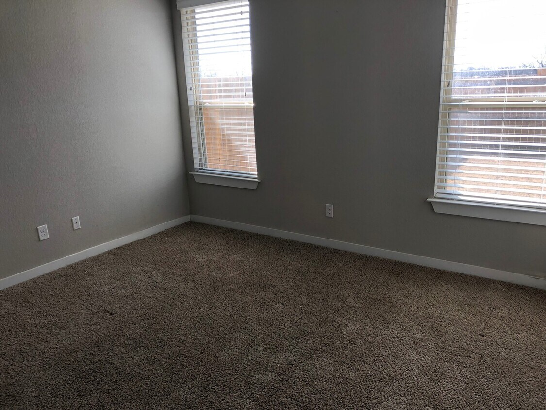 Foto del edificio - LUXURY TOWNHOME LOCATED IN BASTROP, TEXAS!