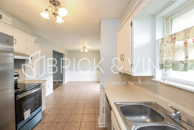 Foto del edificio - 1008 NW 6th Pl