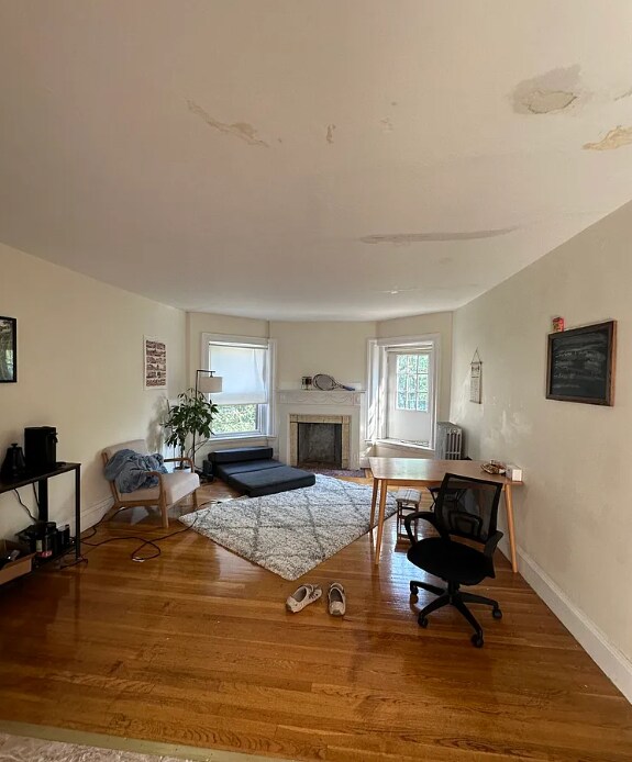 Foto del edificio - 1073 Beacon St