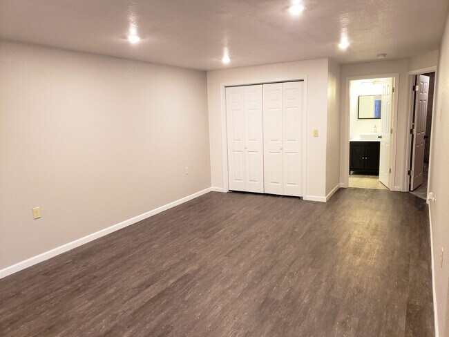 Foto del edificio - Washer & Dryer Included + West Side of Man...