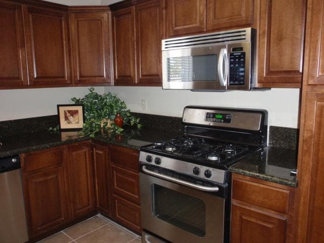 Building Photo - 420 E Garfield St