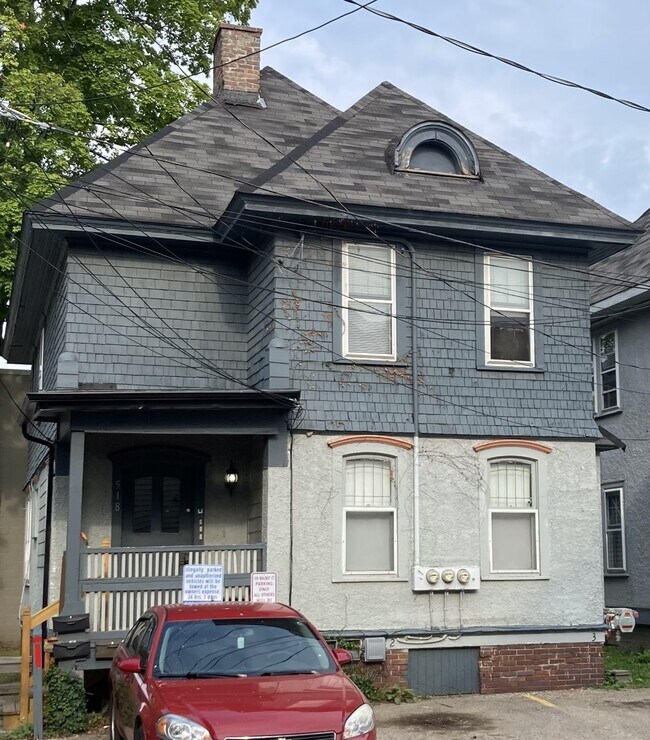 Foto del edificio - 518 Walnut Ct
